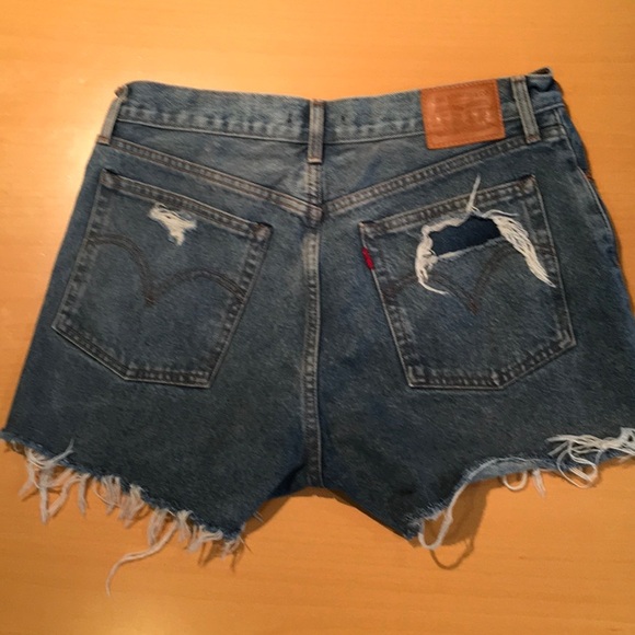 Levi’s Wedgie Fit Jean Cut-Offs Shorts - Picture 5 of 10
